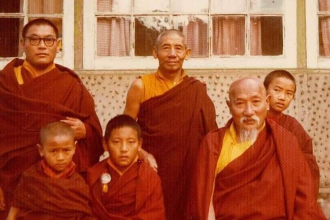 Ngài Sey Rinpoche đời trước và Ngài Shakya Shri đều có mặt trên cây truyền thừa Drukpa